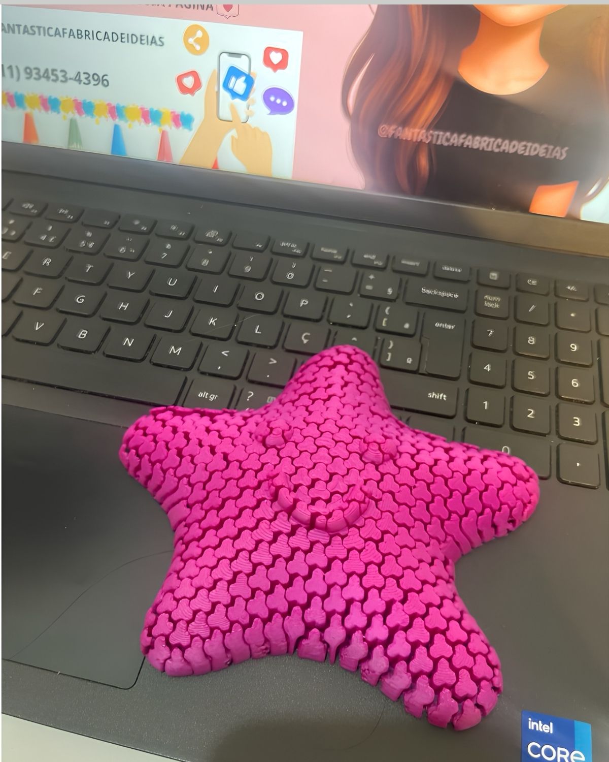 Estrela Sensorial Articulada na cor rosa.