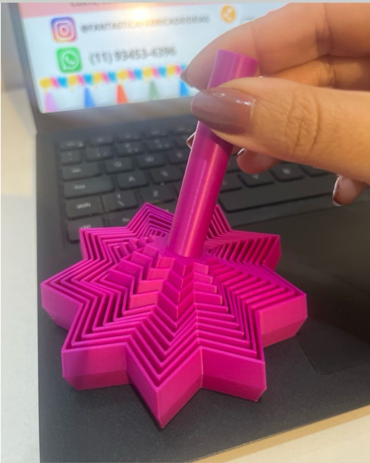 Torre Sensorial Espiral Articulada na cor rosa.